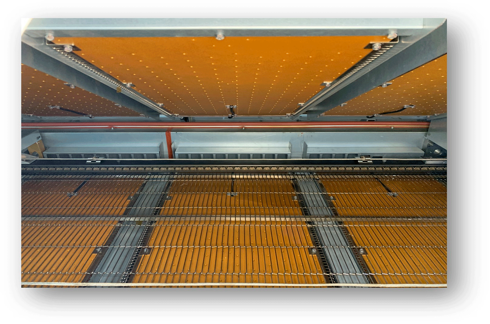 Innenansicht des Heizsystems im AR Serie Reflow Ofen