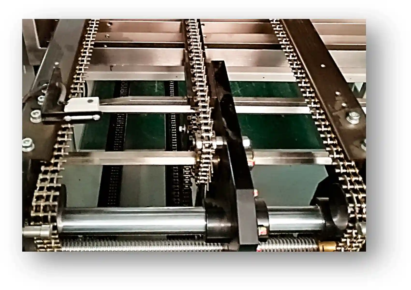 Automatisches Fördersystem im Reflow Ofen