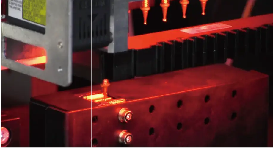 Component Verification System (CVS) misst Bauteile elektrisch direkt nach dem Pick-up im SMD-Bestückungsautomaten